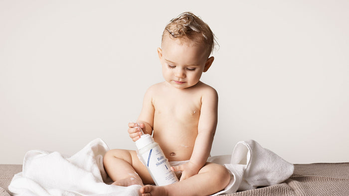Baby shampoo til krop og hår der gør badet let og blidt
