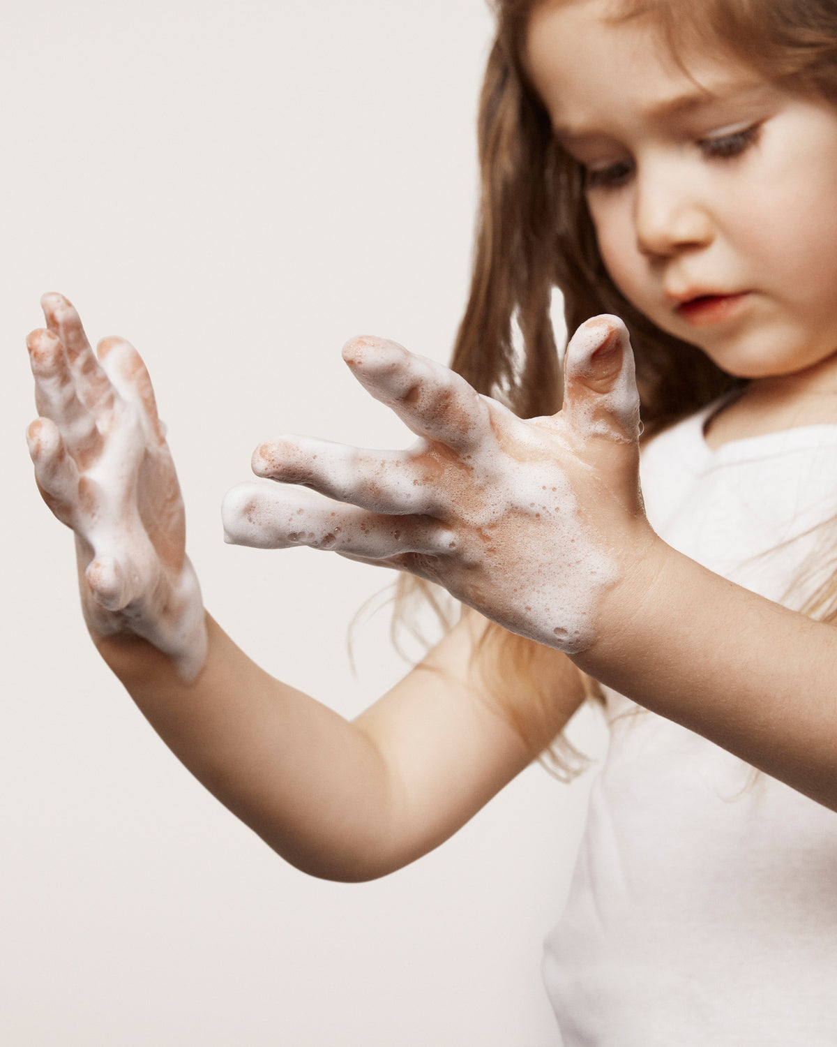 barn med sulfatfri shampoo og kropssæbe særligt velegnet til babyer og småbørn.