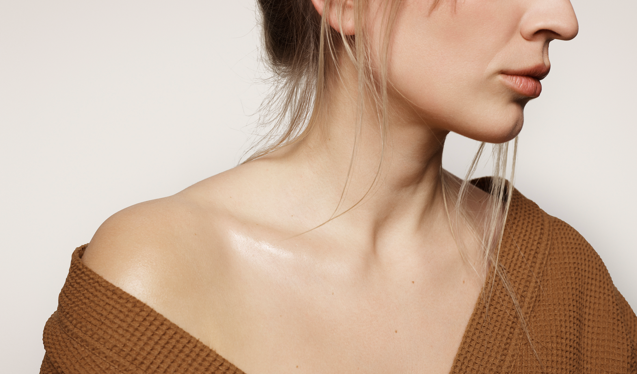 Sådan plejer kokosolie dit hår og din hud