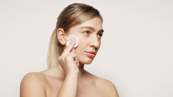 Derfor skifter flere til water cleanser – ren hud, skånsomt