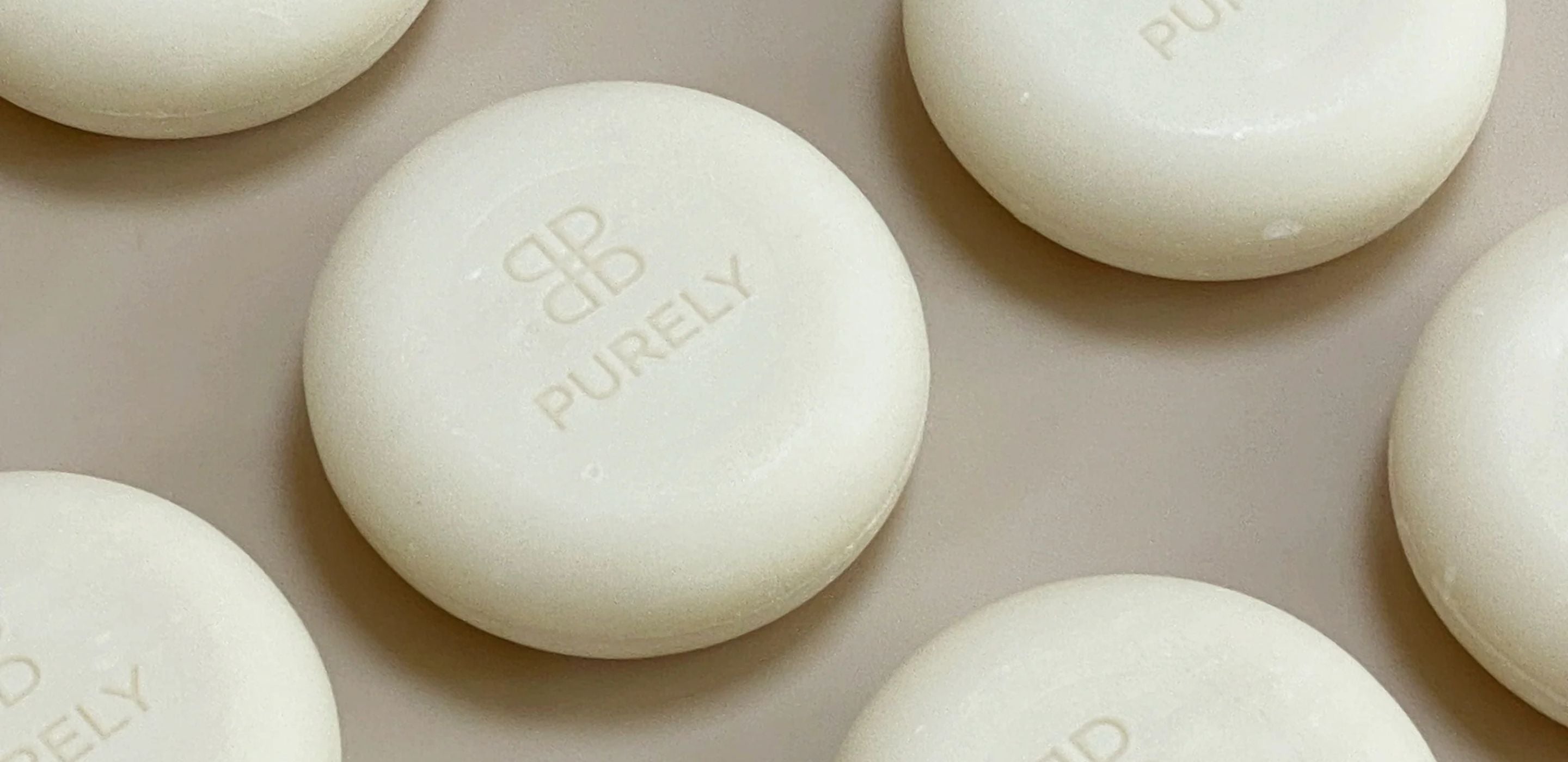 Tør hovedbund behandling - få ro på kløe og flager hurtigt