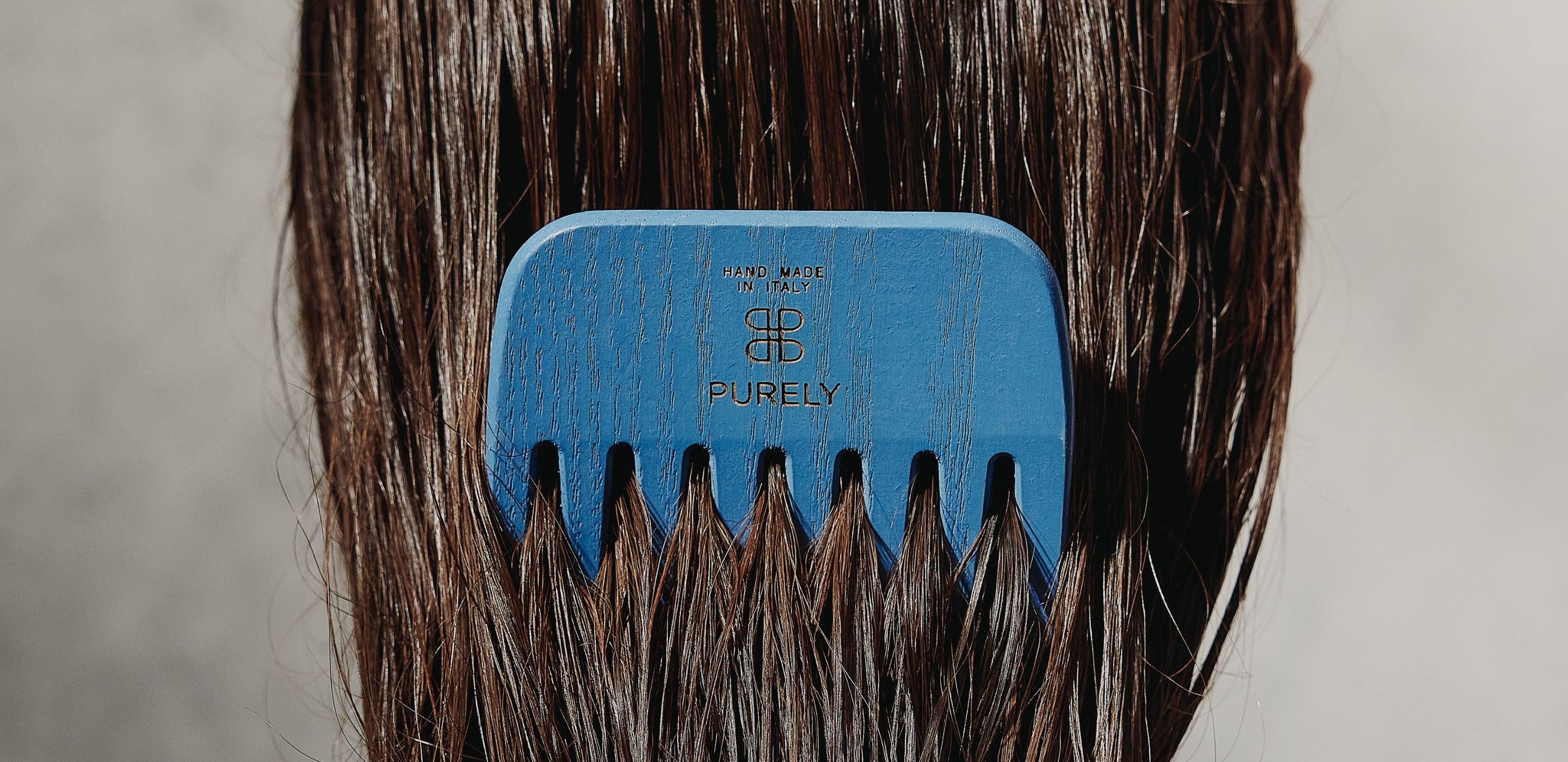 Hårbørste til filtret hår: sådan undgår du brud i længderne