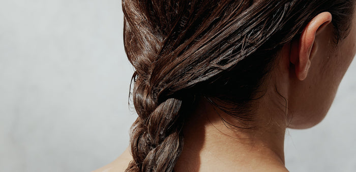 Hår til skuldrene – få form, pleje og styling til at sidde hver dag