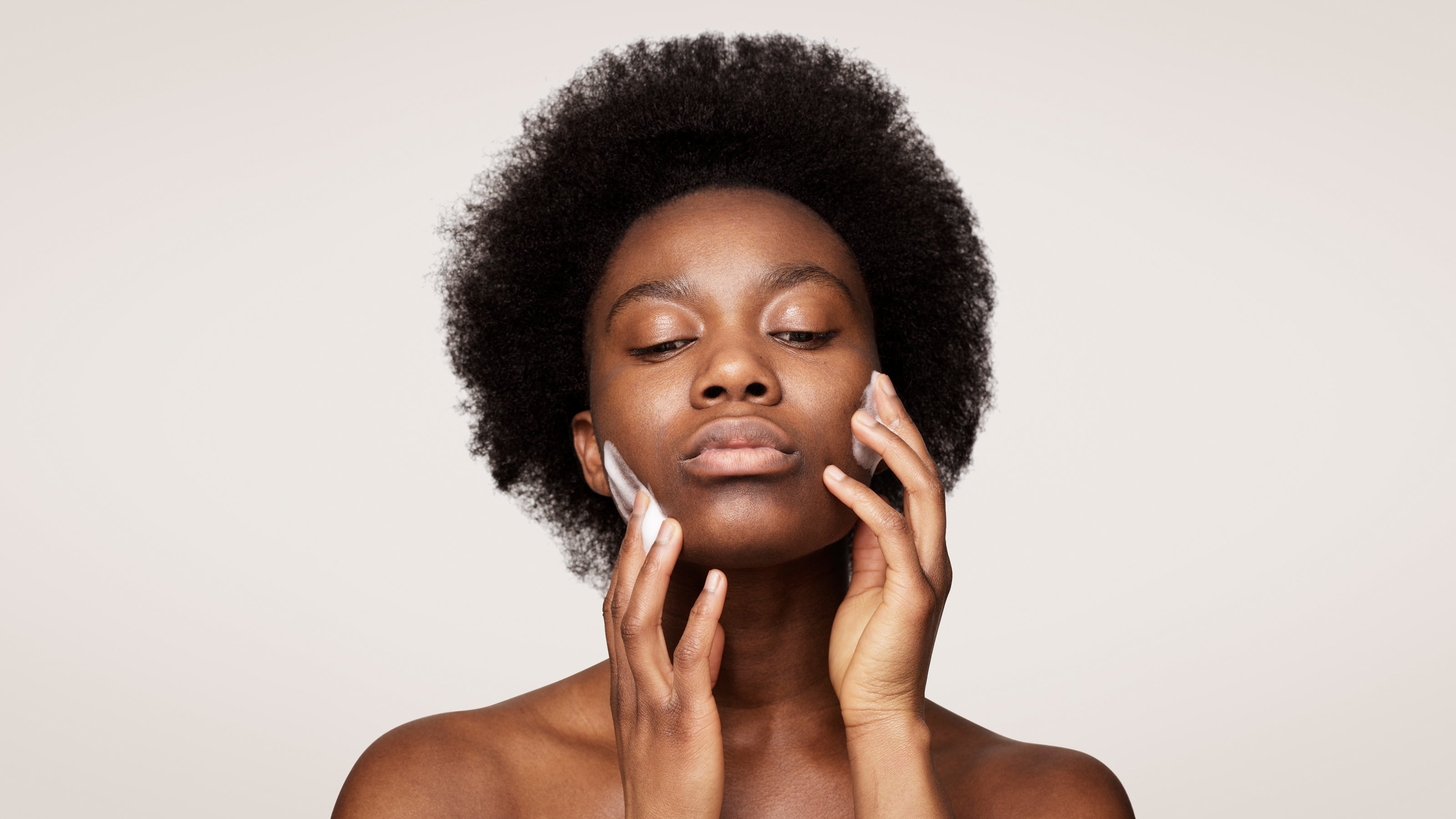 Gravid hudpleje til rolig hud – undgå de 3 typiske fejl