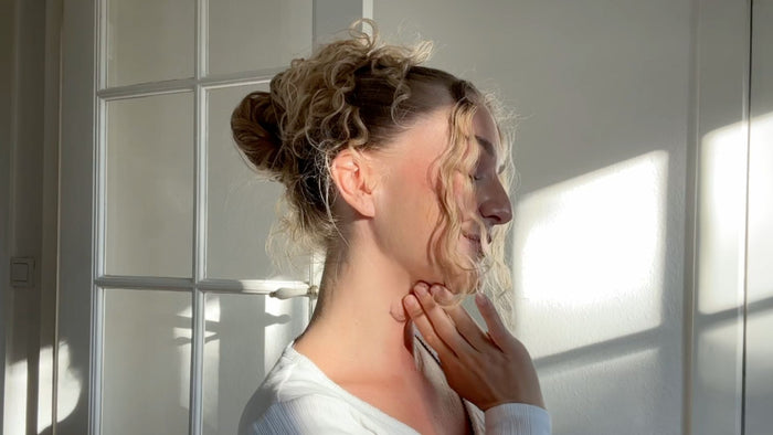 Sådan får du mellemlangt krøllet hår frisure uden frizz