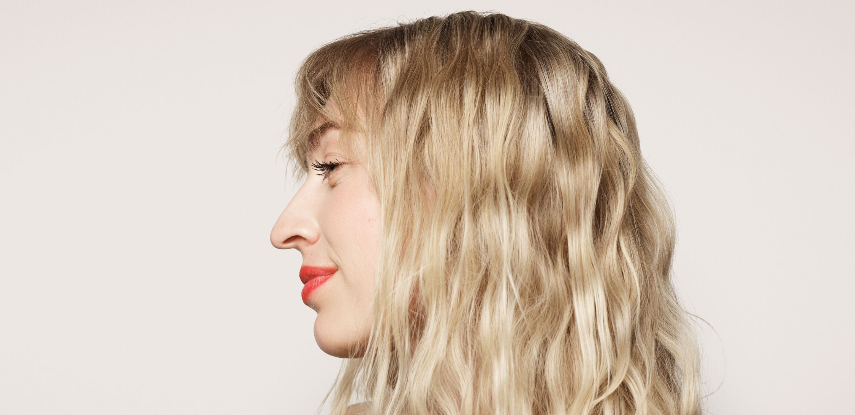 Frisurer mellemlangt hår kvinder over 50 - Find dit snit nu