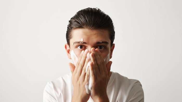 Find den bedste cleanser til sensitiv hud helt uden parfume