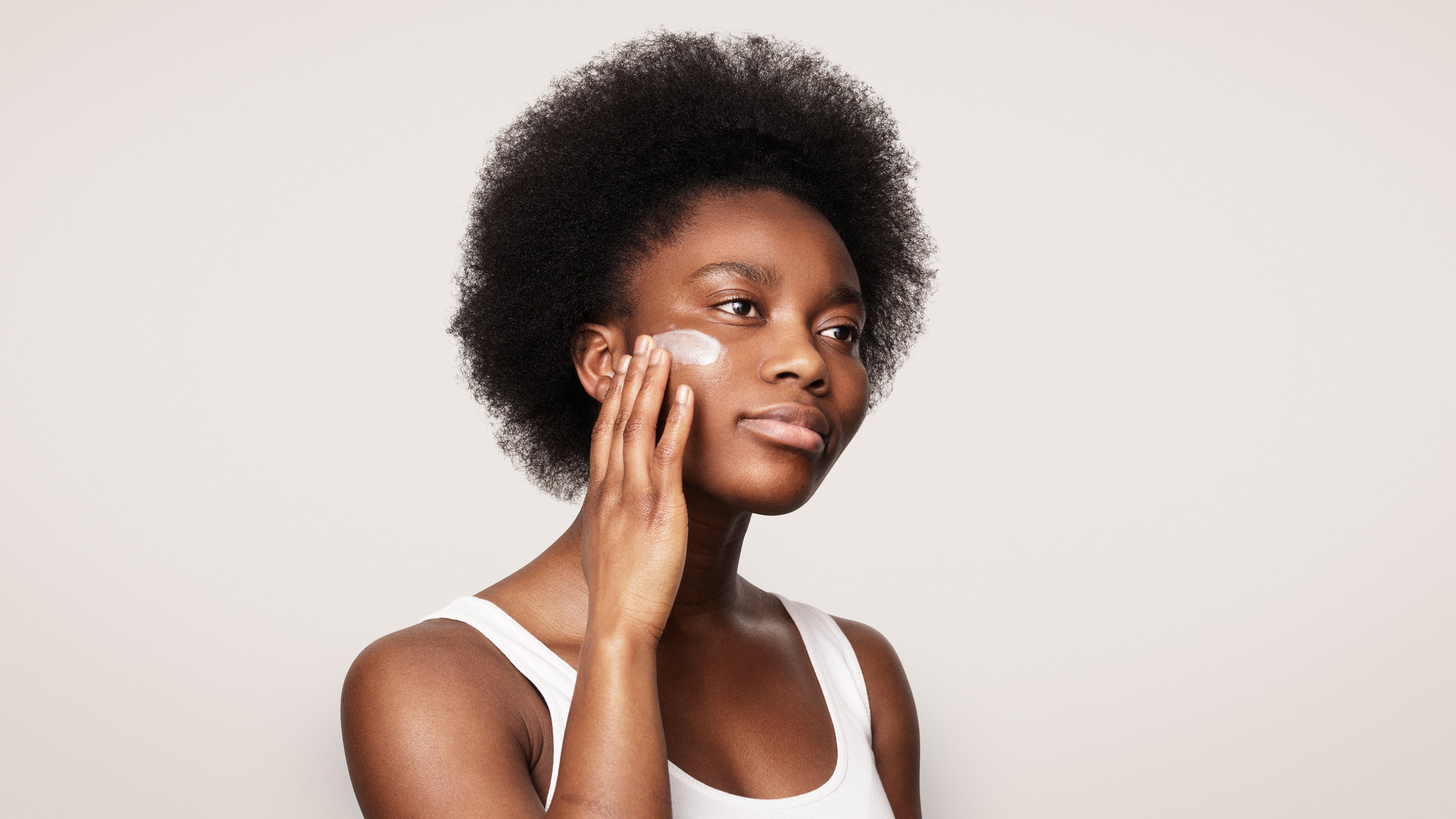 Tør ansigtshud – sådan får du blød hud uden tung creme