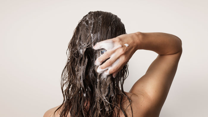 Flere skifter til sulfatfri skumshampoo til hår af en grund