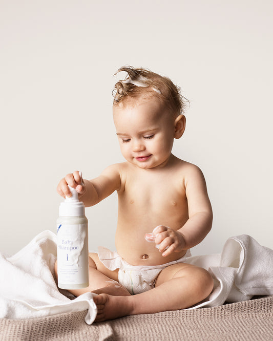 barn med sulfatfri shampoo og kropssæbe særligt velegnet til babyer og småbørn.