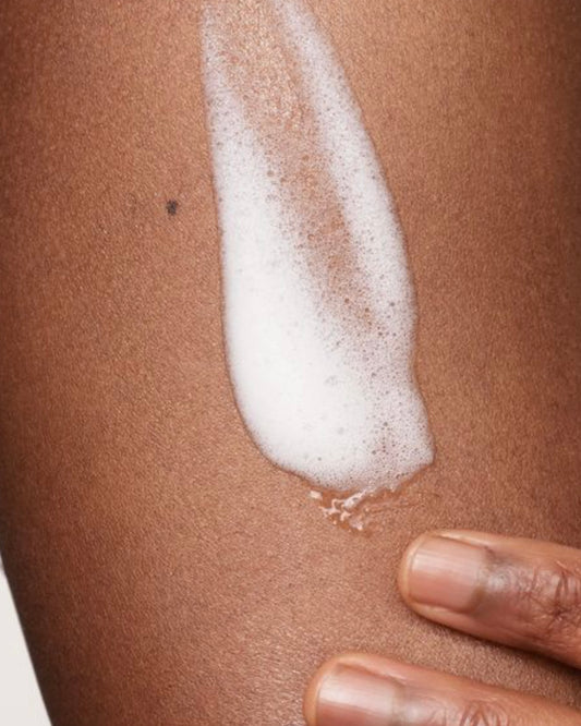 Sulfatfri skumshampoo der kan anvendes til både hår og krop